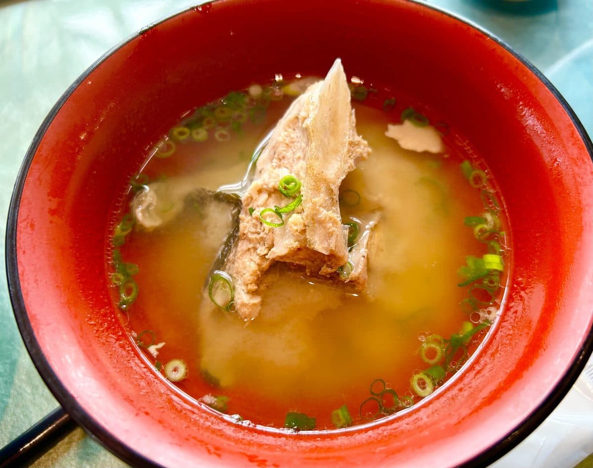 あら汁(魚のアラの味噌汁)