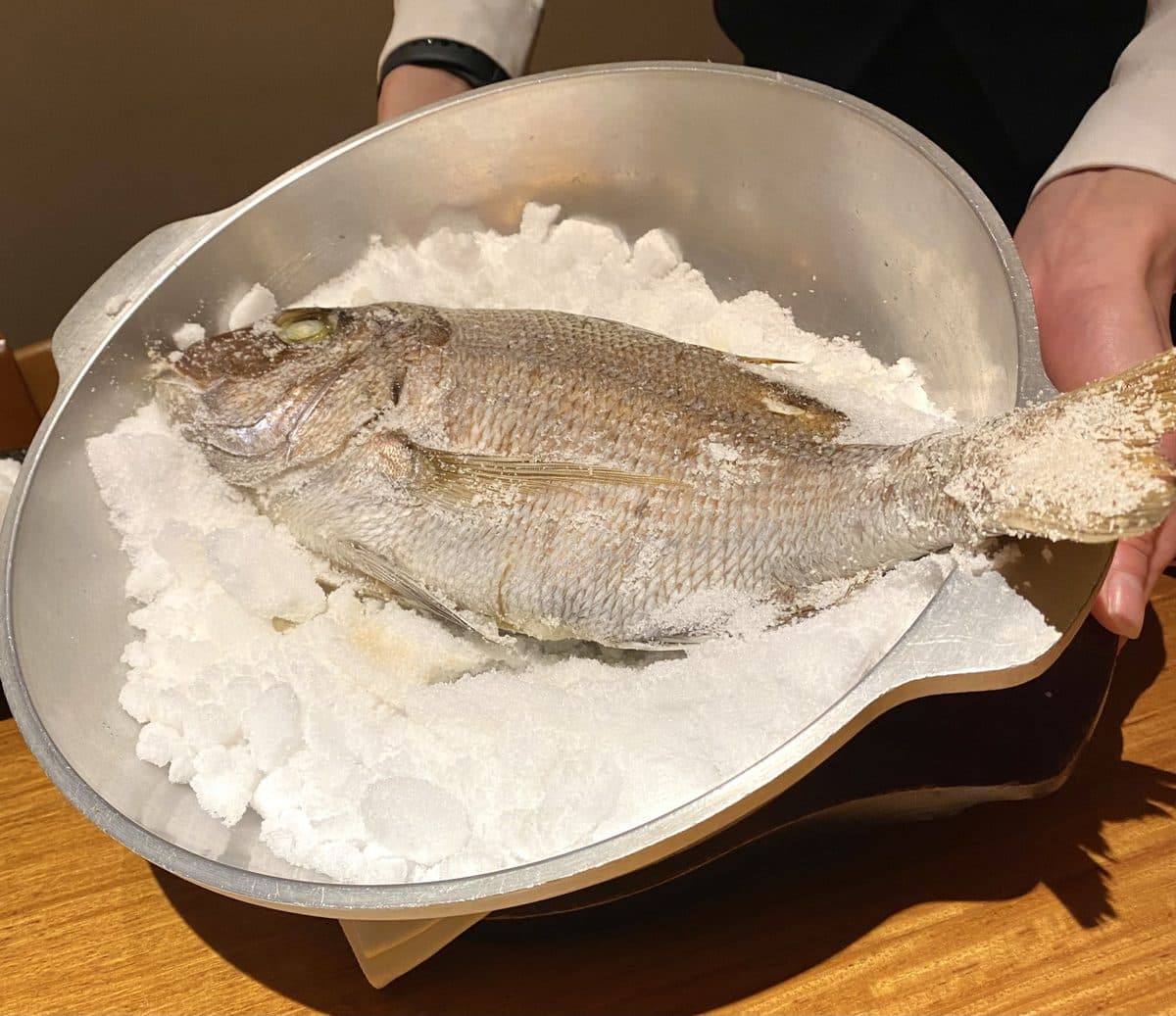 鯛の塩釜焼き